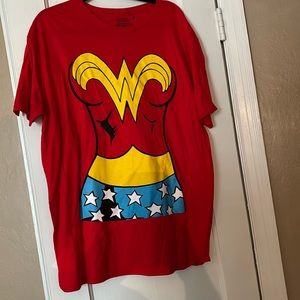 Wonder Woman XL shirt